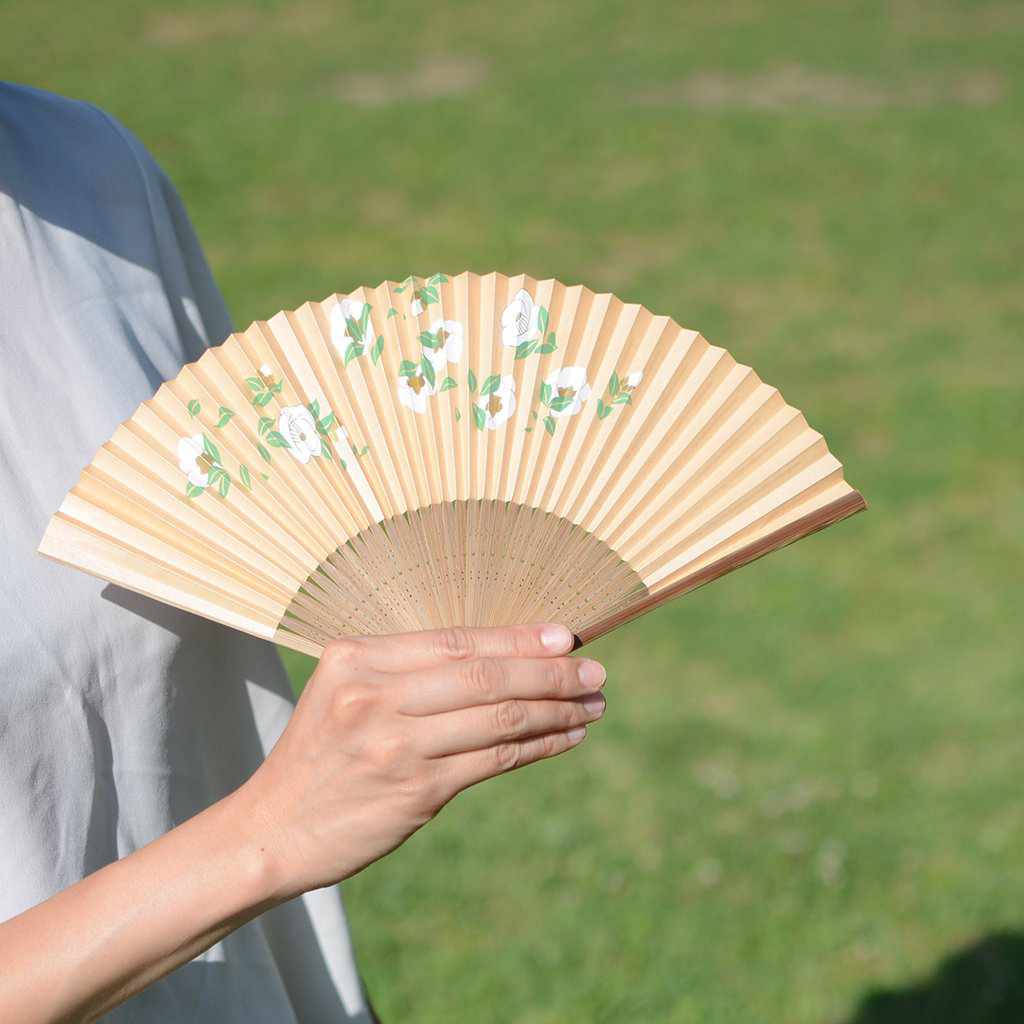 【扇子】女物 紙扇 白椿 | 京扇子 | 大西常商店