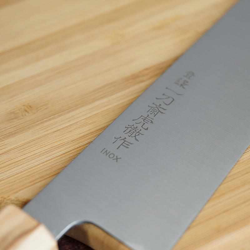 【牛刀】INOX スウェーデン鋼 (両刃) オリーブウッド八角柄 240mm|BECOSオリジナル | 堺打刃物|一刀斎虎徹 - Image 7