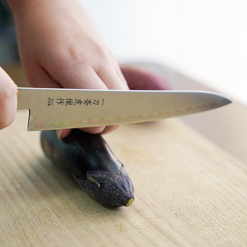 【ペティナイフ】粉末ハイス鋼スーパーゴールド(SG2) (両刃) 樫八角柄 150mm|BECOSオリジナル | 関の刃物|一刀斎虎徹 - Image 16